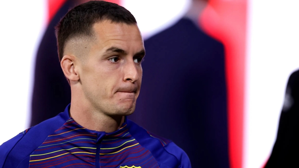 Manchester United, in the bid for Marc Casadó