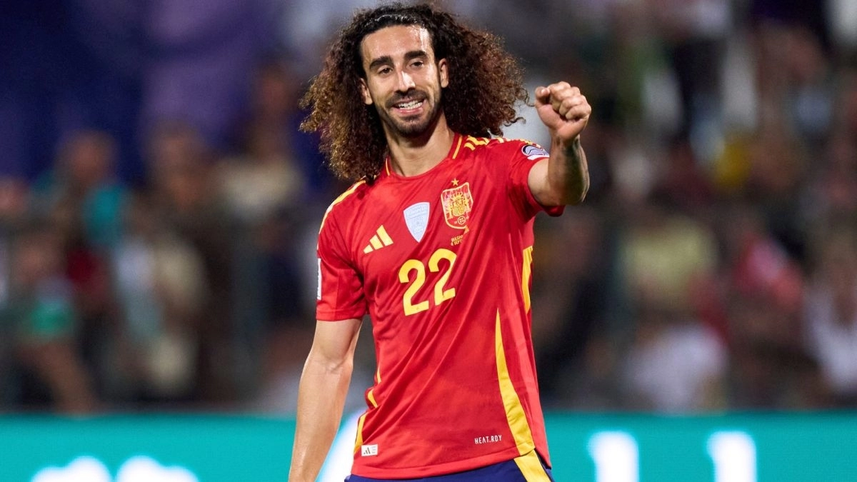 Marc Cucurella celebra un gol anotado con España