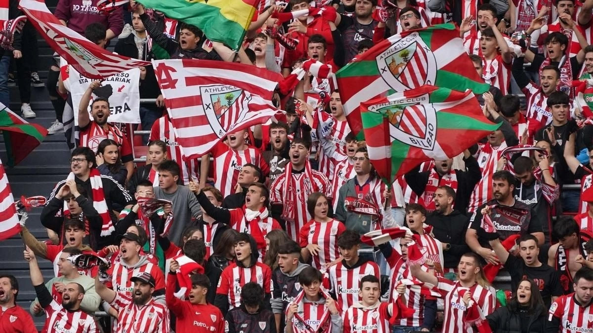 Los aficionados del Athletic Club durante un partido disputado en San Mamés