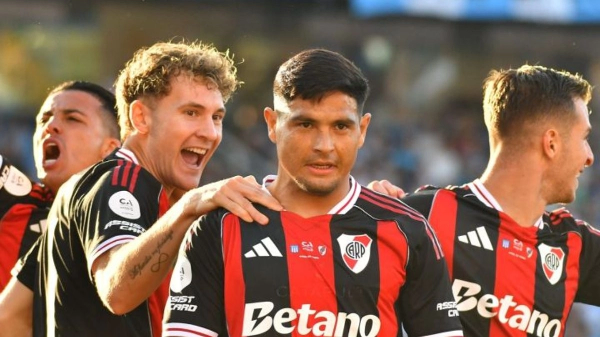 Los jugadores de River Plate celebran un gol