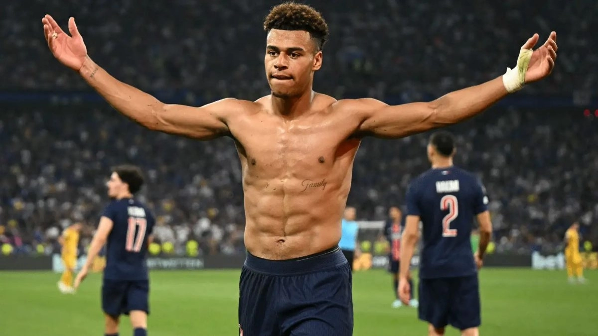 Désiré Doué celebra un gol anotado con el PSG en la final de la Champions League ante el Inter de Milán