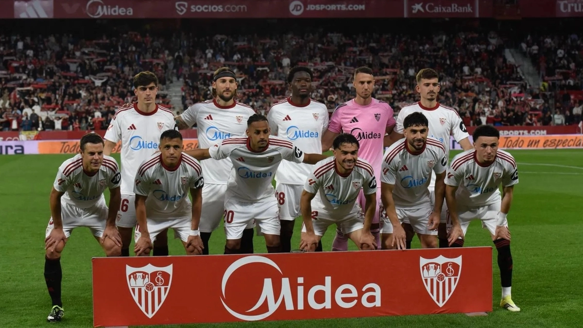 El Sevilla FC trabaja en tres fichajes para reforzar la plantilla