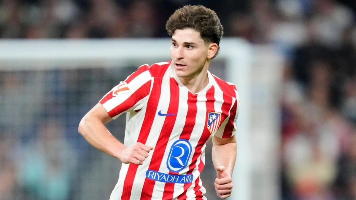 <p>Julián is clear about it: He only wants to sign for Barcelona</p>