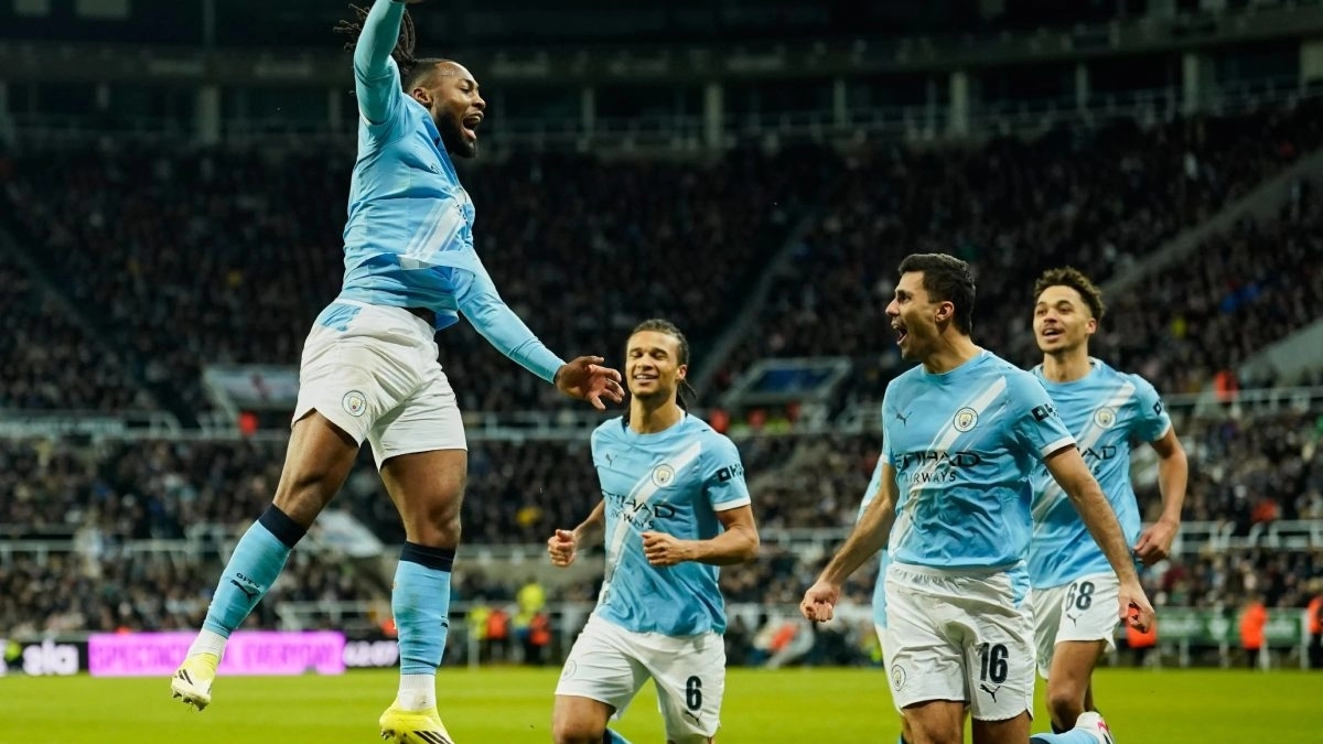 Los jugadores del Manchester City celebran un gol