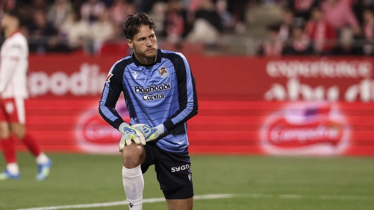 Álex Remiro during a match with Real Sociedad