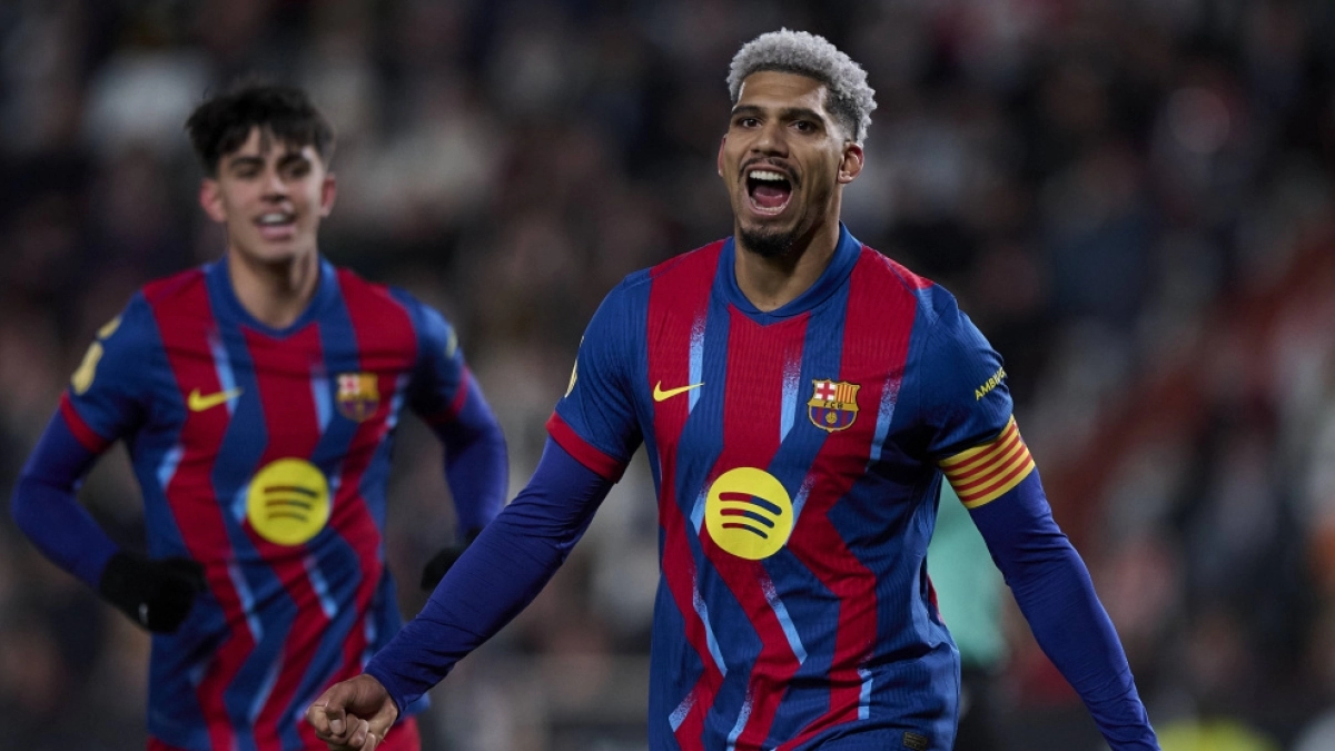 FC Barcelona is preparing the sale of Ronald Araujo after receiving a €30M offer.