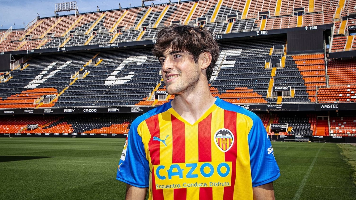 El Valencia se planta por Javi Guerra / Valenciacf.com
