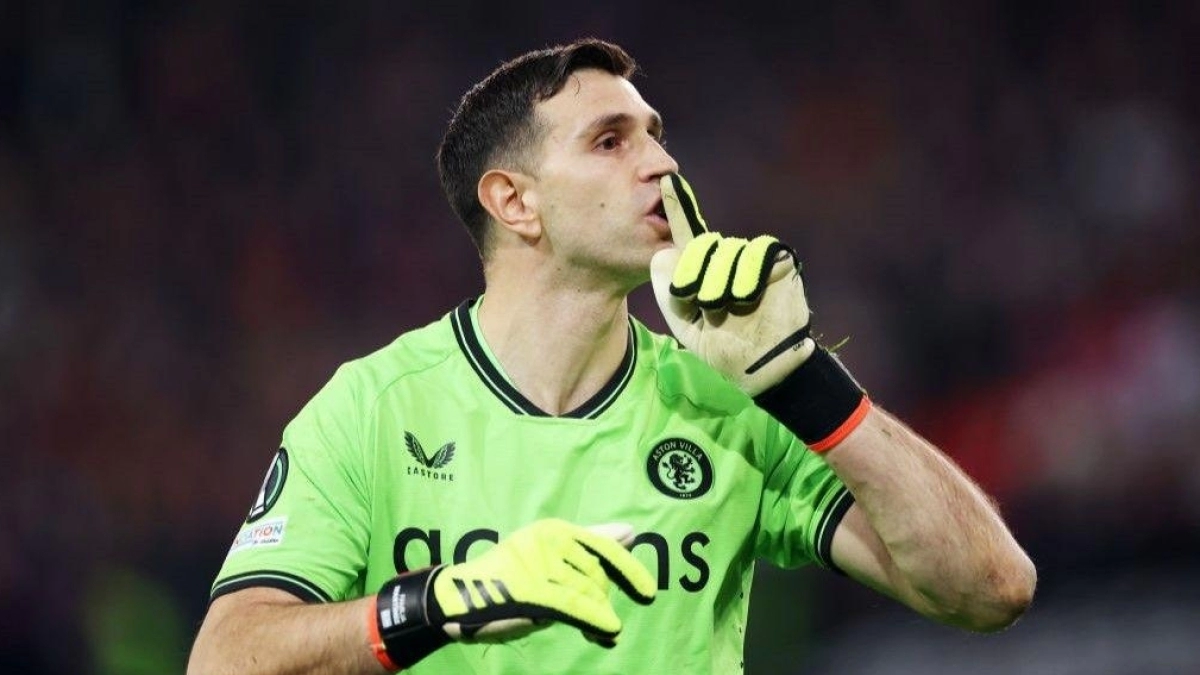 La Juventus negocia con el Dibu / BBC