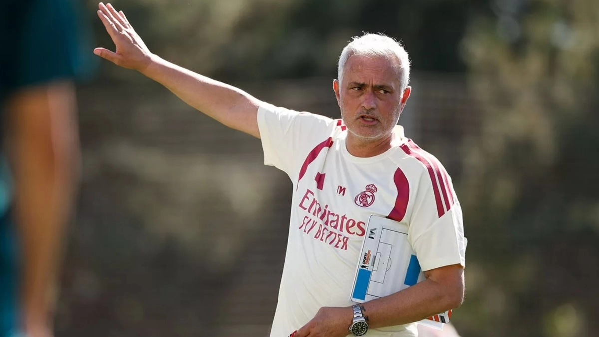 A Mourinho le sobran jugadores en el Real Madrid / Okdiario