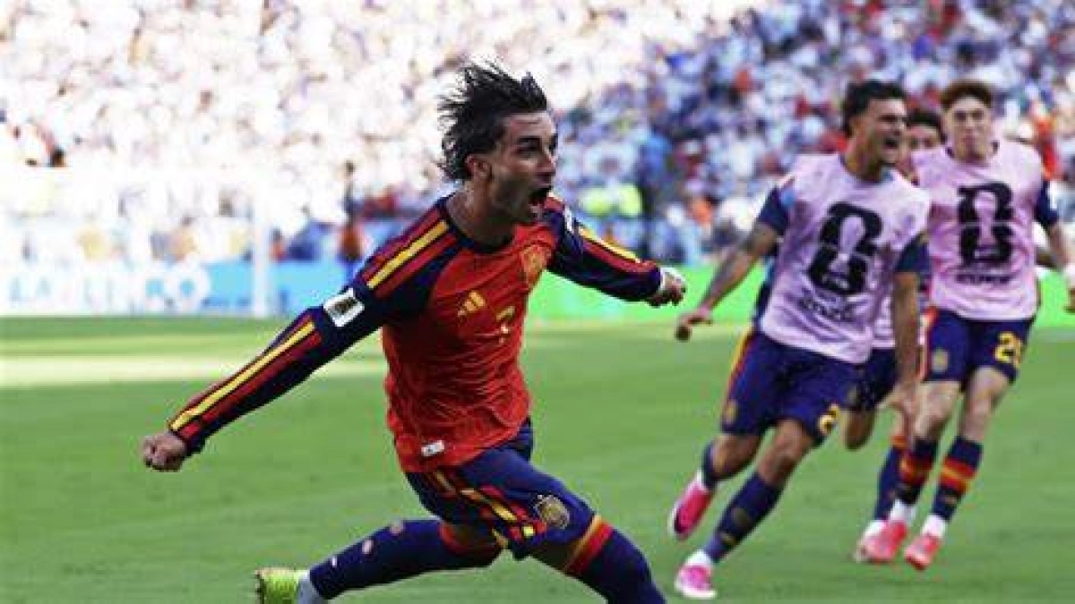 Ferran Torres celebra el gol en la final del Mundial / EFE