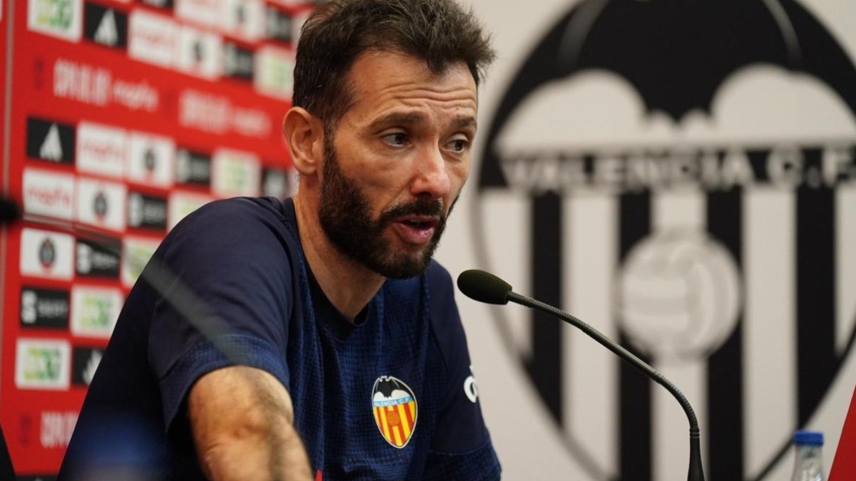 Se cansa de esperar al Valencia
