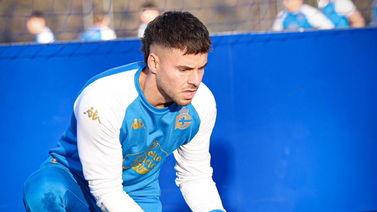 Álvaro Ferllo durante un entrenamiento con el Deportivo de La Coruña