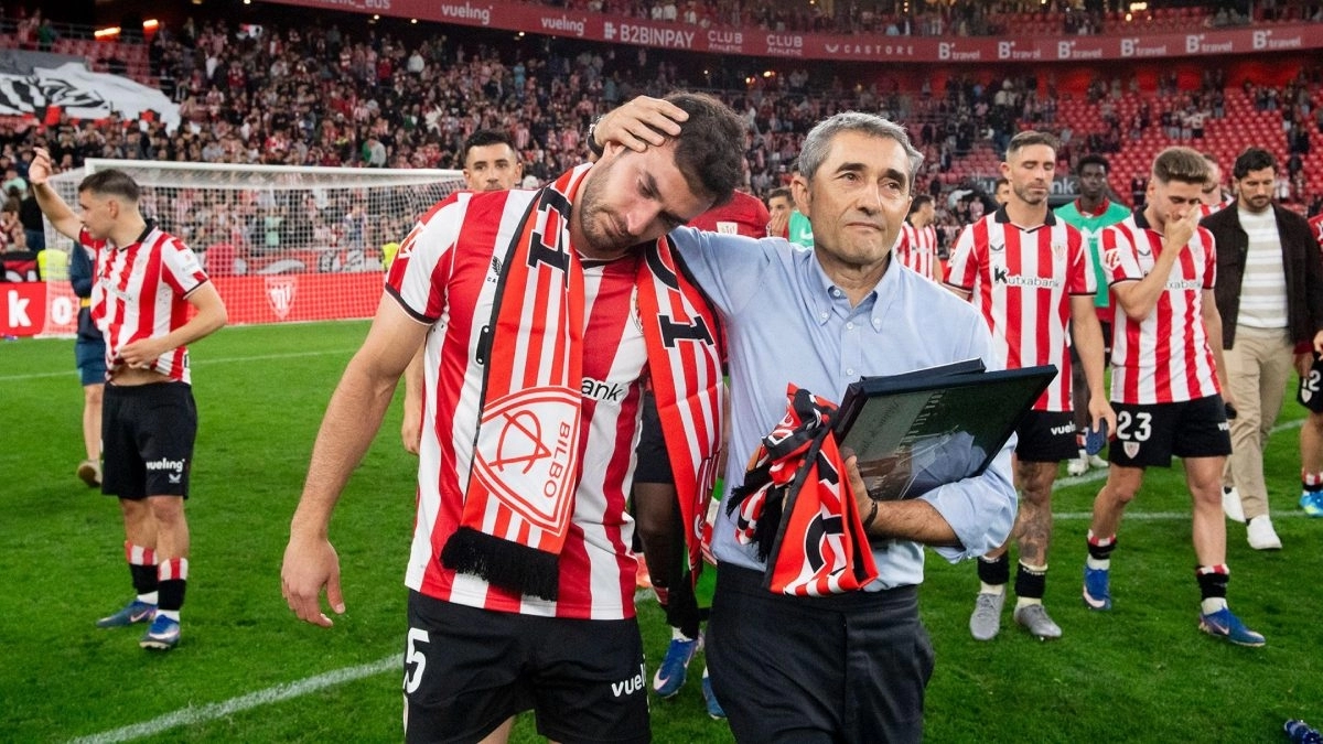 Ernesto Valverde y Lekue en la despedida de ambos del Athletic Club