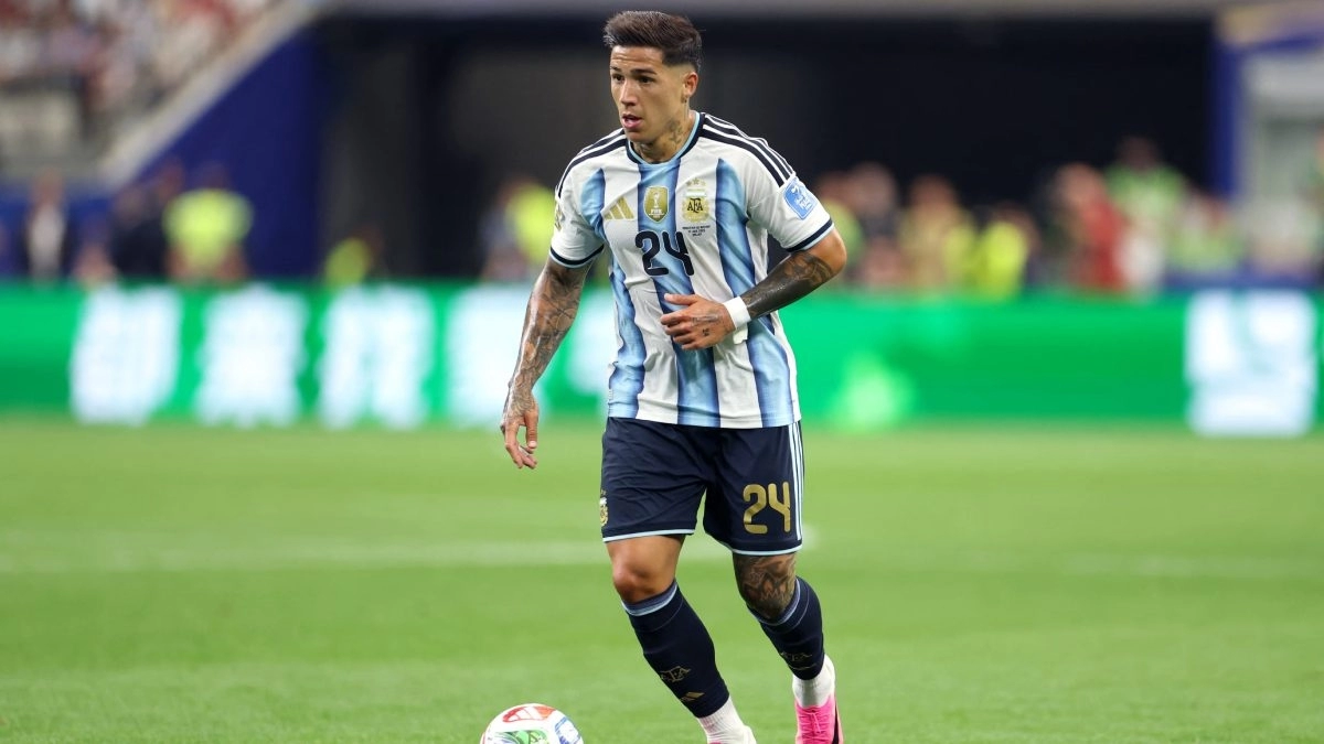 Enzo Fernández durante un partido con la selección de Argentina