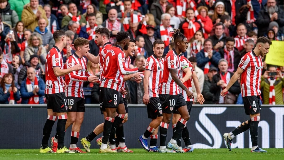 Los jugadores del Athletic Club celebran un gol