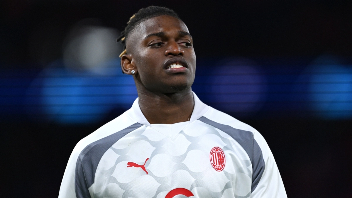 Rafael Leao calienta con el Milan / Getty Images