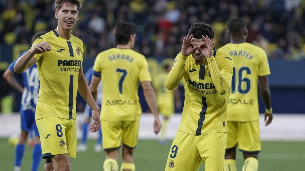 Los jugadores del Villarreal celebran un gol