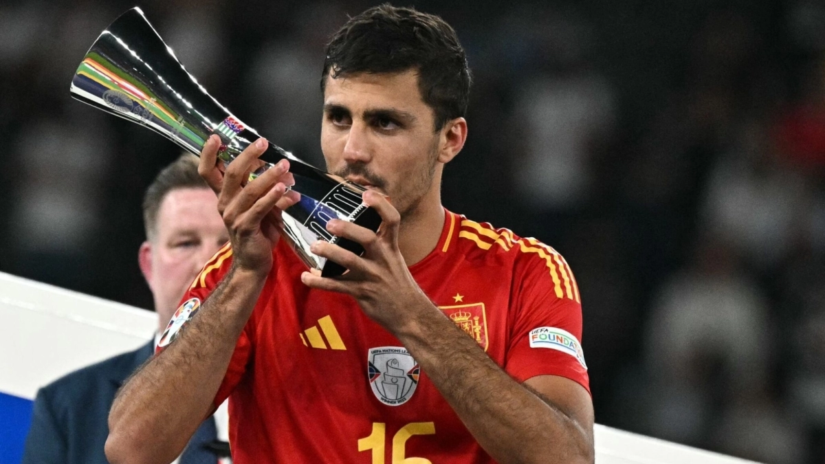 Rodri, con el trofeo del MVP de la Eurocopa / Getty Images