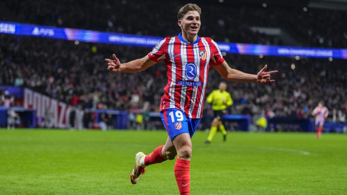 Julián Álvarez apunta a volver en el derbi de Madrid / AP