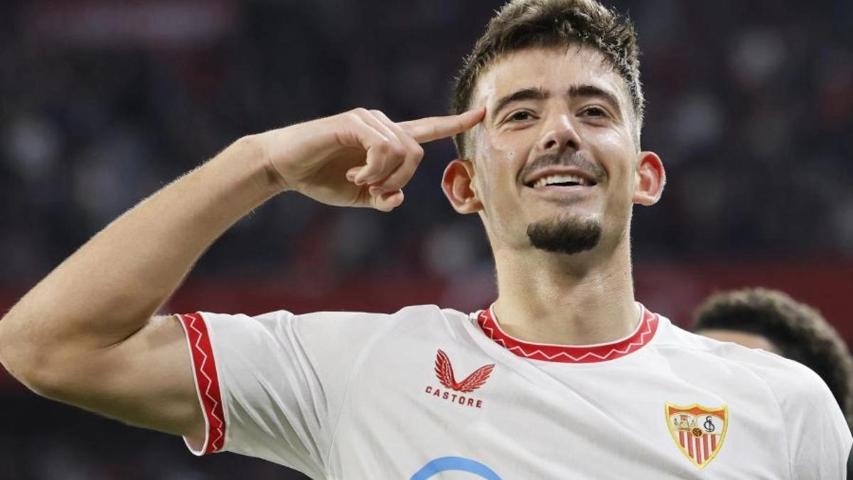 Kike Salas, defensa del Sevilla / EFE