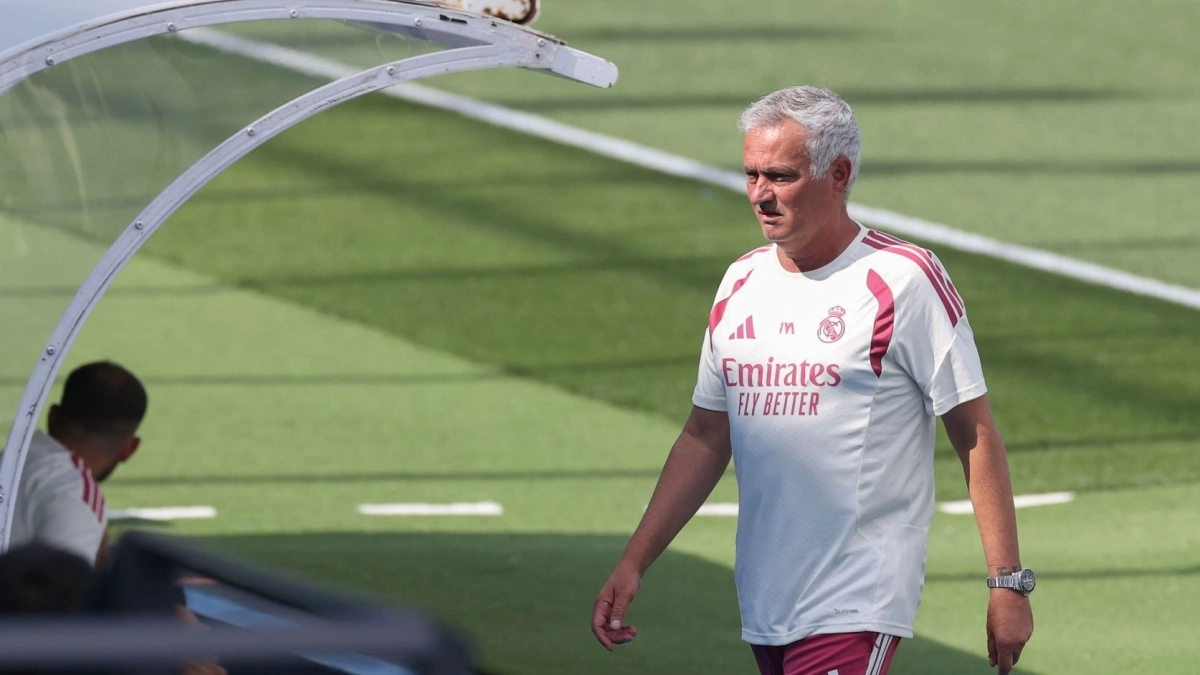El Real Madrid busca nuevo central / Crónica Global