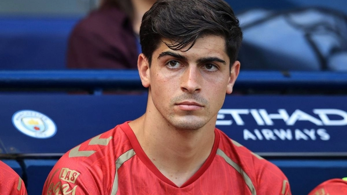 <p>Sevilla is considering Juanlu's return in January</p>