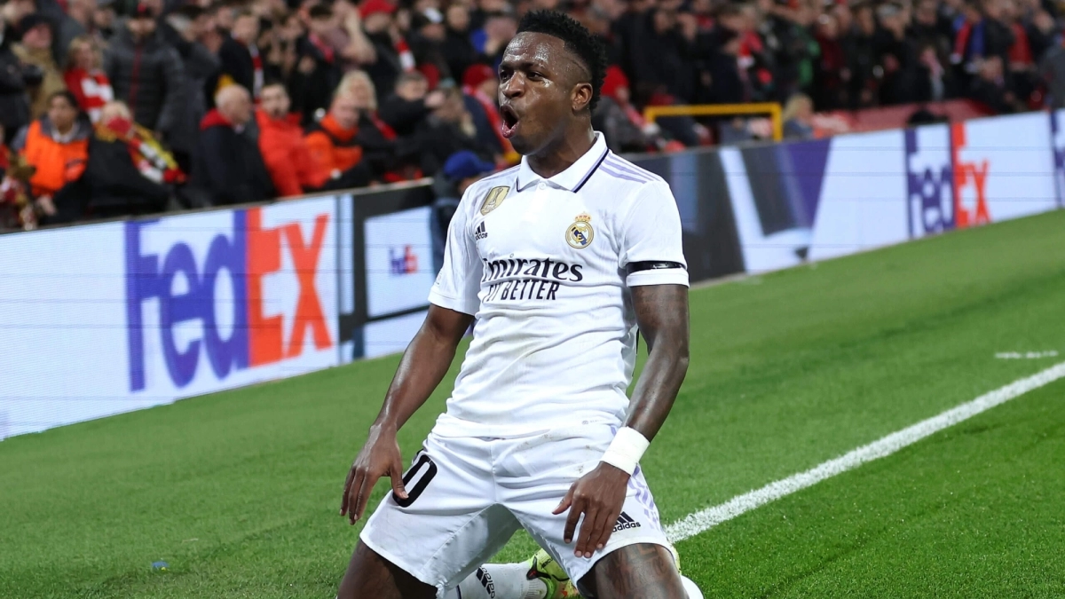 Vinicius celebra un gol en Anfield / Getty Images