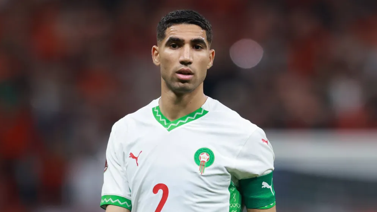 PSG receives a €120M offer for Achraf Hakimi.