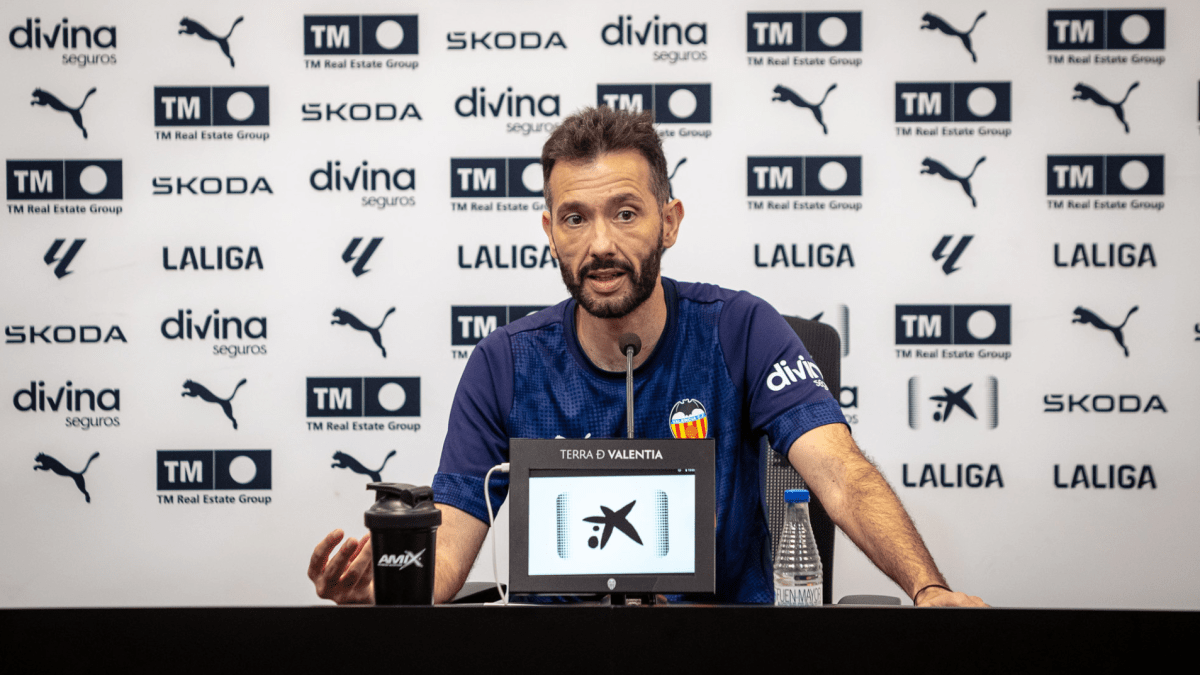 El Valencia CF confirma su primer fichaje tras despedir a Carlos Corberán