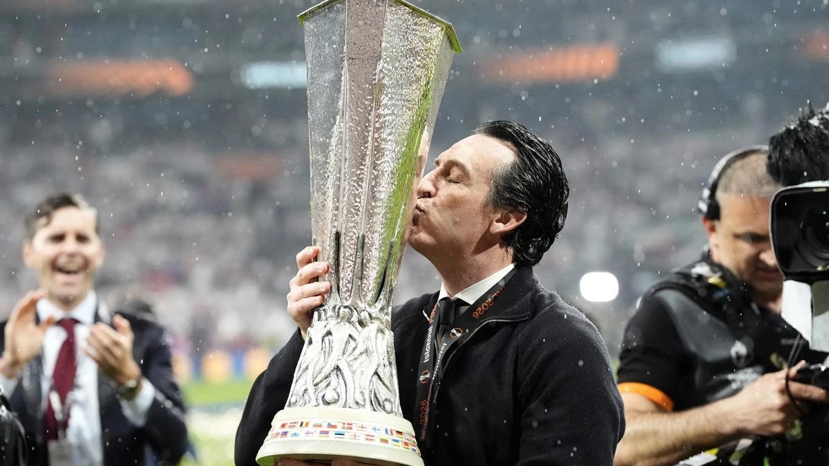 Unai Emery celebra la Europa League ganada con el Aston Villa / Aston Villa