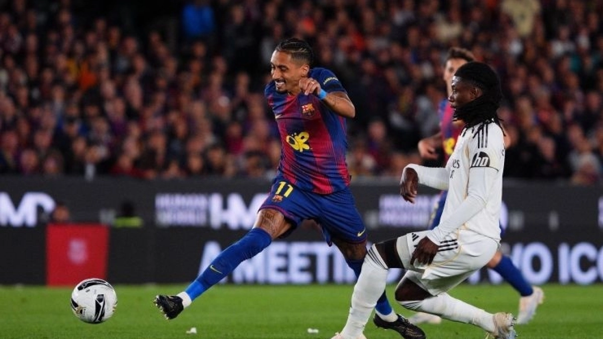 El Real Madrid y Barcelona pelean por Johan Manzambi / LaLiga