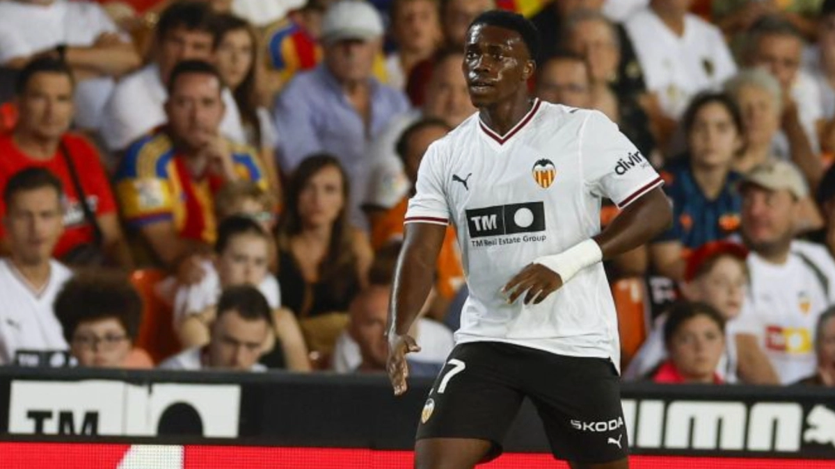 David Otorbi pide paso en el Valencia / Eldesmarque