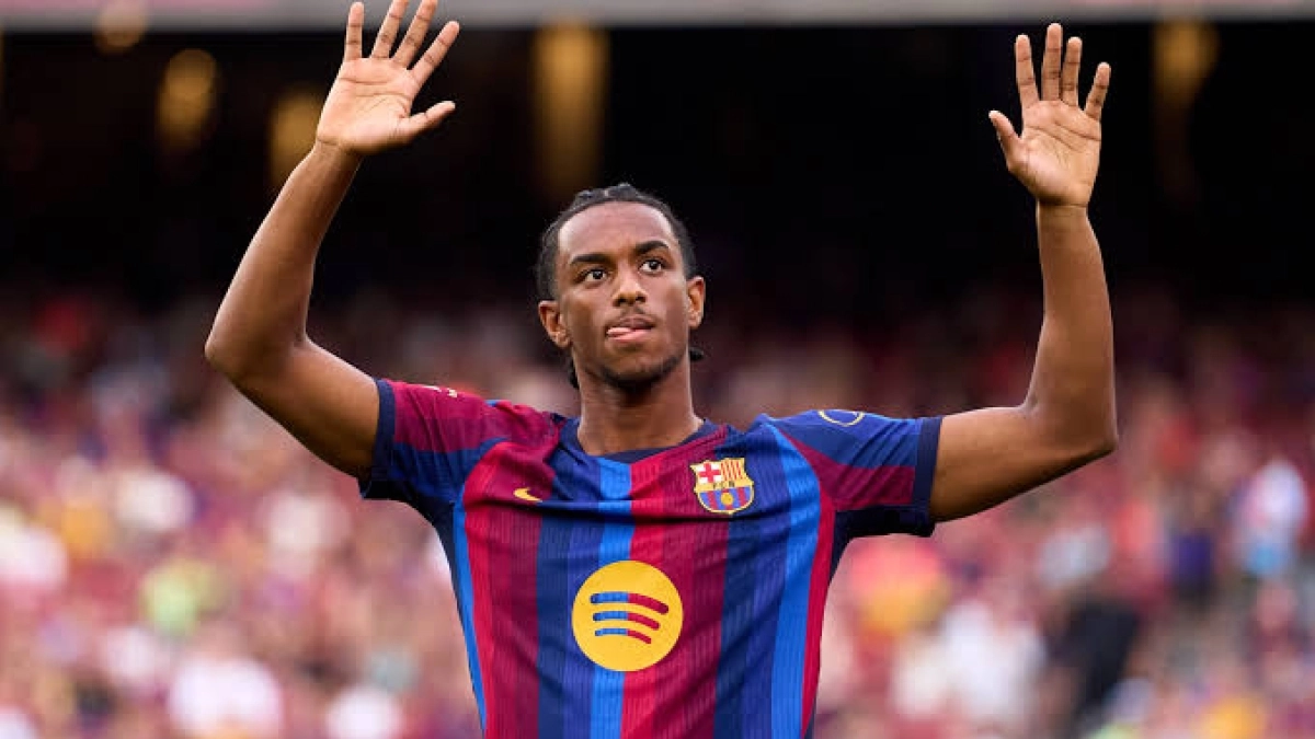 Alejandro Balde entre la espada y la pared en el mercado de fichajes del FC Barcelona