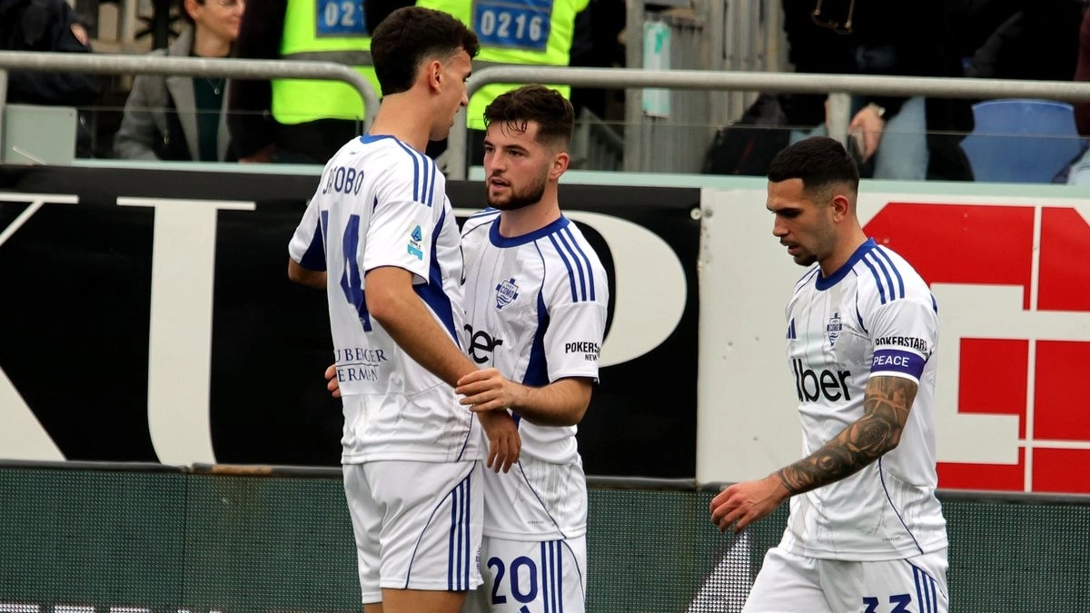 Martin Baturina celebra un gol con Jacobo Ramón / Getty Images