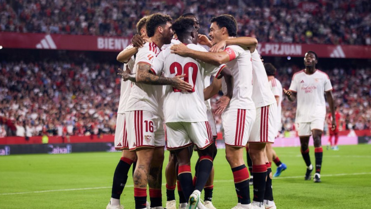 Los jugadores del Sevilla celebran un gol / EFE