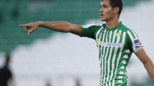 El Real Betis trabaja ya en el recambio de Aissa Mandi y hay elegido "Foto: Mundo Deportivo"