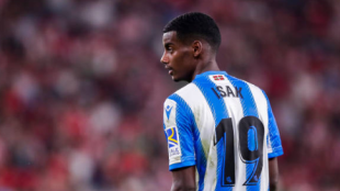 "El Barça pone su mirada en el delantero de la Real, Alexander Isak. Foto: Getty Images"