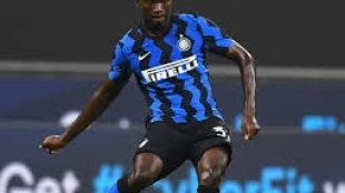 El Bayern avanza por Agoumé. Foto: Inter.it