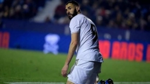 Benzema no sale de su crisis goleadora.