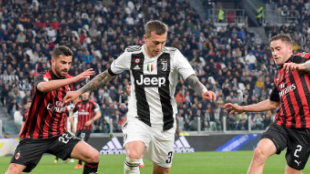 "Milan y Juve podrían cambiar sus cromos. Foto: Getty Images"