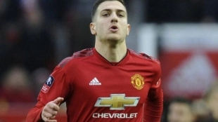 "El Nápoles tienta a Diego Dalot./ Foto: La Razón"