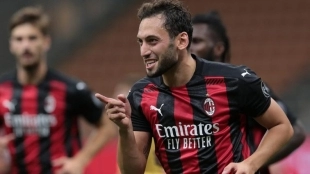 El Milan cierra la cesión de Meite y sigue trabajando en la renovación de Calhanoglu