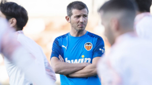 OFICIAL: Albert Celades, cesado como entrenador del Valencia CF "Foto: El Desmarque"