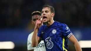 El FC Barcelona encarrila el fichaje a coste cero de César Azpilicueta "Foto: The Sun"