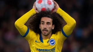 El Chelsea sigue la evolución de Cucurella para suplir a Marcos Alonso