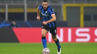 Stefan De Vrij rechaza al Liverpool por un nuevo contrato con el Inter