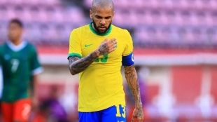 ¿Debe el FC Barcelona fichar a Dani Alves en enero?
