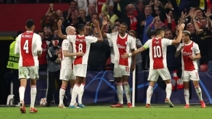 El Ajax de Ámsterdam estudiará el mercado. Foto: Getty