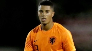 El Chelsea aprovecha el despiste del Barcelona y le roba a Mbuyamba / Express.co.uk