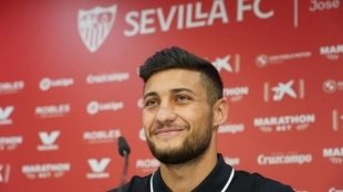 El Sevilla busca solución a la situación de Óscar / Sevillafc.es